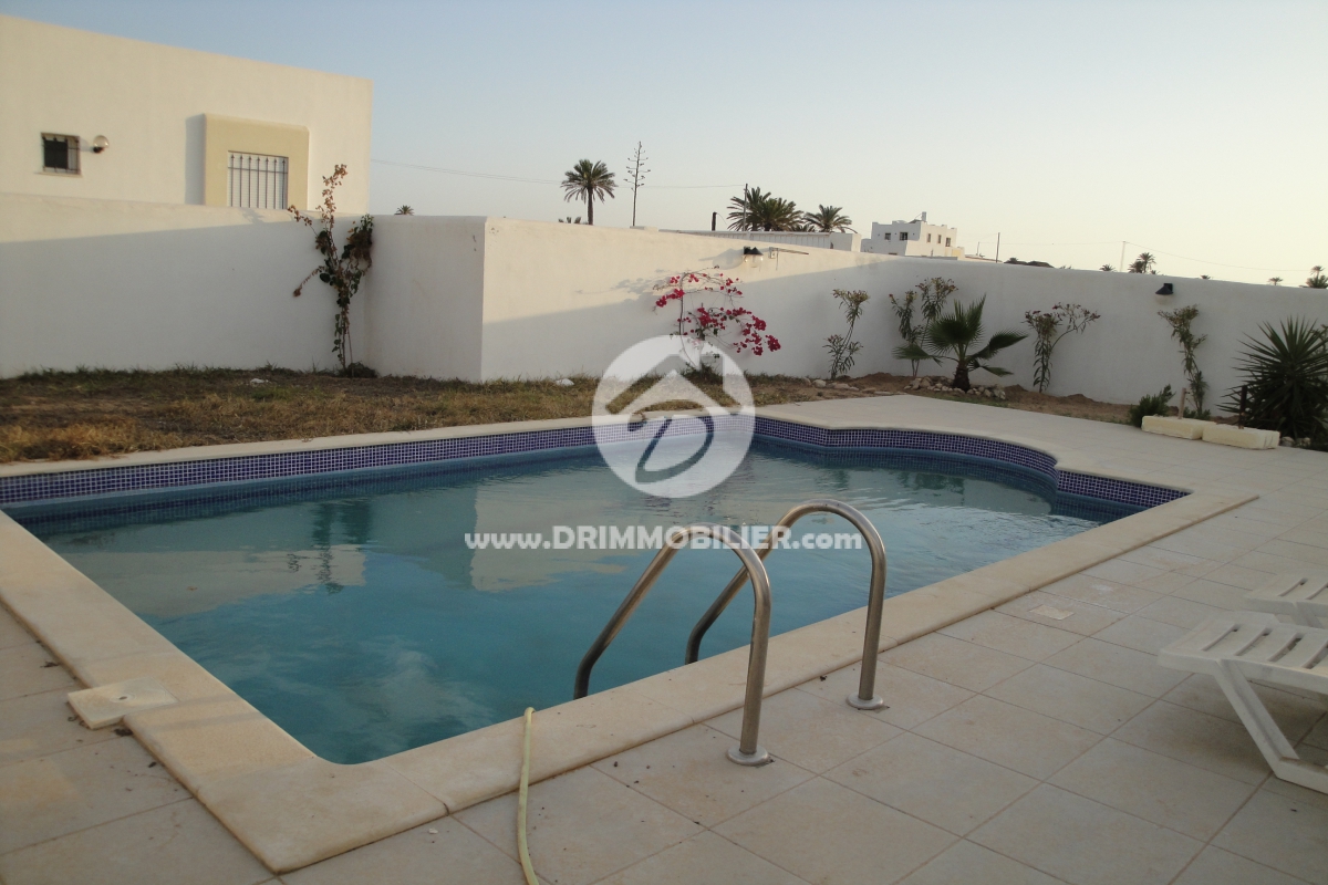 L 124 -                            بيع
                           Villa avec piscine Djerba